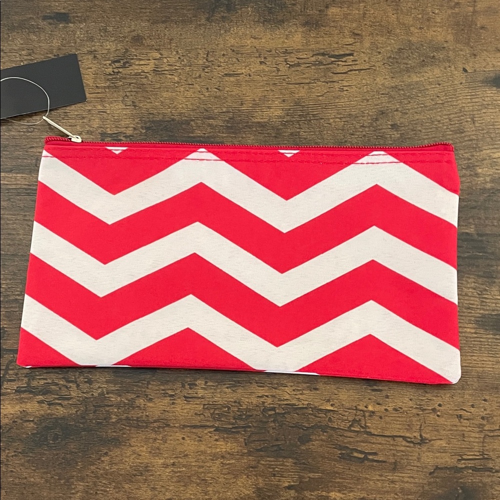 NEW * Red and‎ White Chevron Cosmetic Bag * 10" x 5.5"